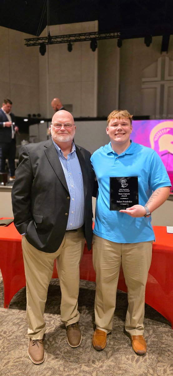 friedrikis's tweet photo. Very blessed to have won Team Captain award at our banquet! Im also very thankful for everything this man has done for me, not only made me a better ball player but a better person. Thank you @tjkelly17 for everything as well. https://t.co/NtNle4UdqC