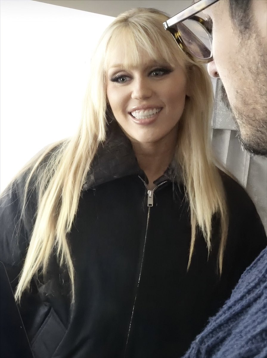 🚨| Miley Cyrus in a new mysterious photoshoot for British magazine.