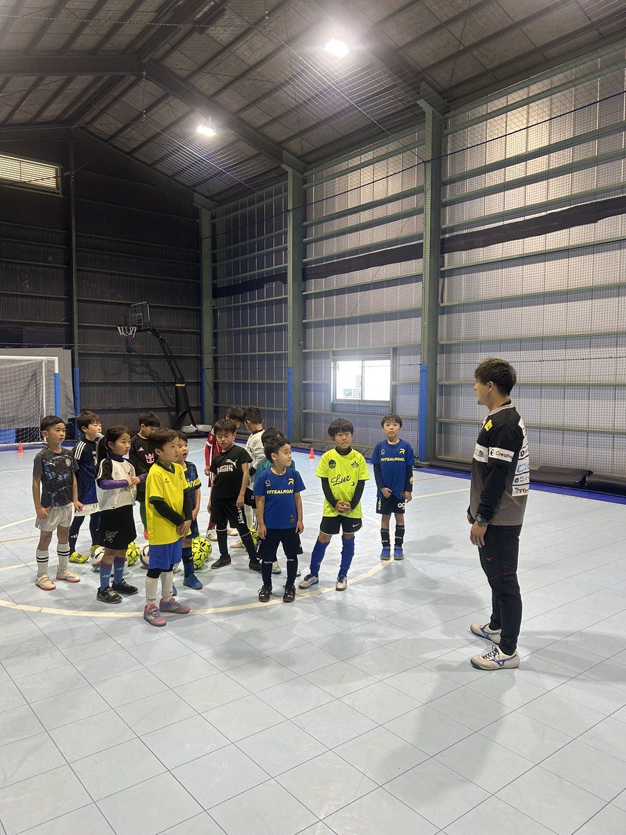 フットサルロードスクールでは元日本代表・関口訓充選手がアドバイザーに就任しました。

スクール代表小坂とは、帝京サッカー部の同期として全国の舞台で共に戦った仲間でもあります。

今後は現場での直接指導にも携わっていただく予定です。

スクール詳細↓
p-ground.com/s/?id=A1450-001

お楽しみに‼️