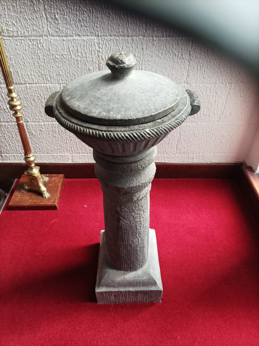 SarahBlick3's tweet image. The #Font &amp;amp; #FontCover now at Clooney, John XXIII, Co. Clare, Ireland came before 1820 from the now-ruined church Carran which was closed by 1837. Why/how it made its way there is not known.
irishstones.org/place.aspx?p=1…