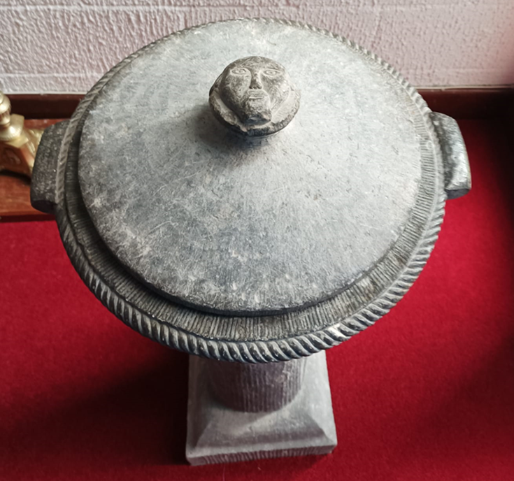 SarahBlick3's tweet image. The #Font &amp;amp; #FontCover now at Clooney, John XXIII, Co. Clare, Ireland came before 1820 from the now-ruined church Carran which was closed by 1837. Why/how it made its way there is not known.
irishstones.org/place.aspx?p=1…