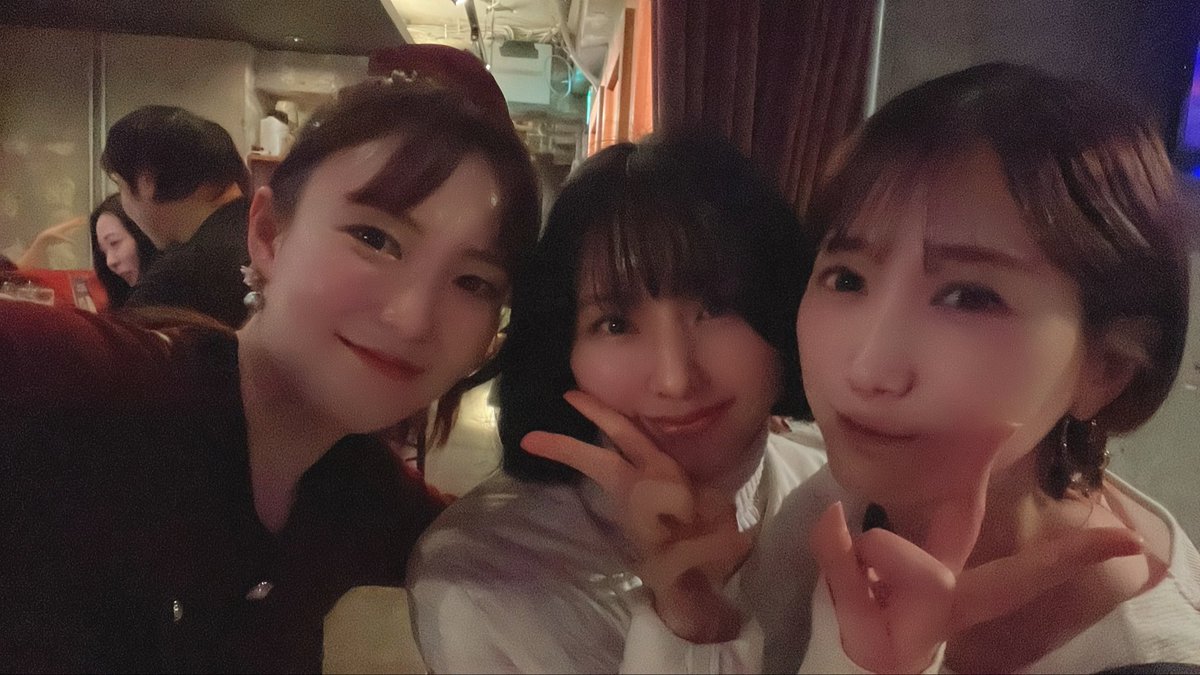 R720Ww's tweet photo. 昨日は月曜日からカウンターとテーブル席が月々と埋まり、
沢山の方々にご来店頂きました❣️
ルナマジに集まる女子たちみんな美人🥺🥺
相変わらず日本一美女が集まるバー🍸
大好きな人たちが来てくれて楽しかった！
月曜日から飛ばし過ぎちゃったなw https://t.co/39h4EOaVjs
