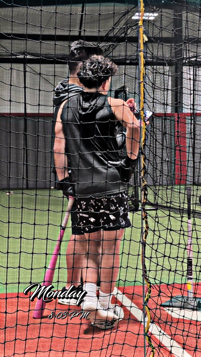 DominickMo123's tweet image. Last session of work with @AlexSamples  before the HS season officially starts. Great workout tonight.