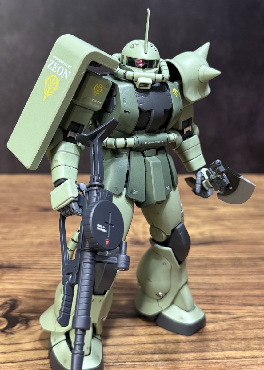 少しあおりで見た時の、このカッと目を見開いた感じのモノアイもかっこいいよね🤭