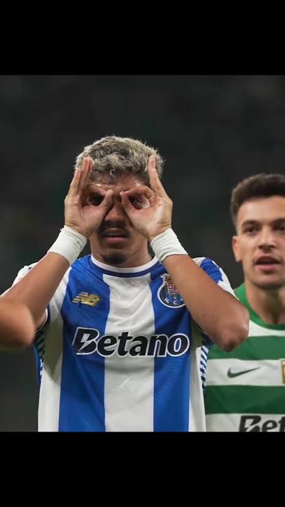 19CDani's tweet photo. @Mauribeiro97 @ch0rabebe Para ser sincero, com aquela distancia toda, está mesmo a começar a ser dificil em ver-vos.. https://t.co/tb6Mu1N7Zy