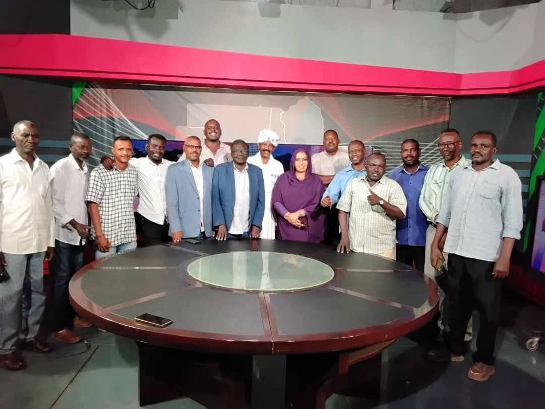 هذه الأرض لنا... 🇸🇩✌🏾💪🏾
تلفزيون السودان يعاود البث المباشر، اليوم، من الاستديوهات الرئيسية في أم درمان، وقدم المذيعان أسامة الجعفري وعواطف محمد، نشرة أحداث اليوم.