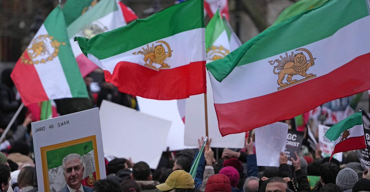 من یک فلسطینی مخالف خامنه‌ای هستم.
من یک فلسطینی در کنار ملت بزرگ ایران هستم.
و حتی یک لحظه از یاری رساندن به برادر مظلوم ایرانی‌ام دست بر نخواهم داشت.
سوگند می‌خورم که ایستادن در کنار چنین ملت بزرگی، افتخاریست بس عظیم🫡✌️
am a Palestinian against Khamenei.
"I am a Palestinian