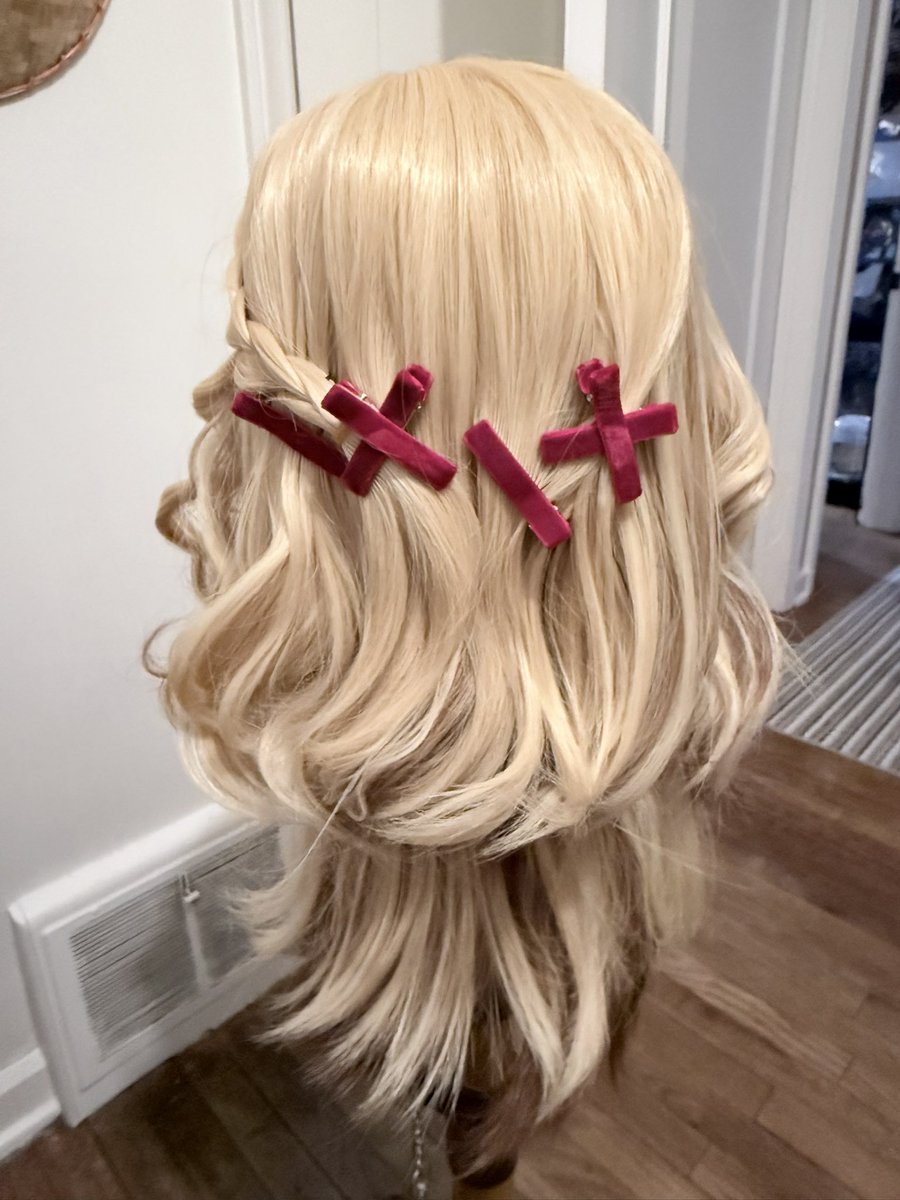 hydrousbow's tweet photo. guess who 👀 https://t.co/mmgKgCUYlE