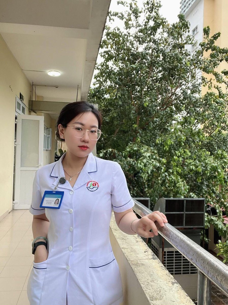 Minh Hằng tweet media