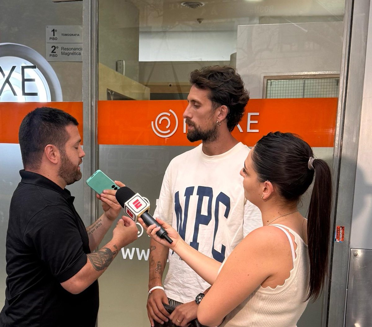 Gonzaaorellano's tweet image. 🗣 Guzmán Corujo al llegar para hacerse la revisión médica:

"Las cosas se dieron muy rápido por suerte. Estoy muy contento de estar acá".

"Hablé con La Roca. Estoy feliz de llegar a un gigante como #SanLorenzo".

"Soy un jugador de caracter, agresivo en defensa e intenta tratar…