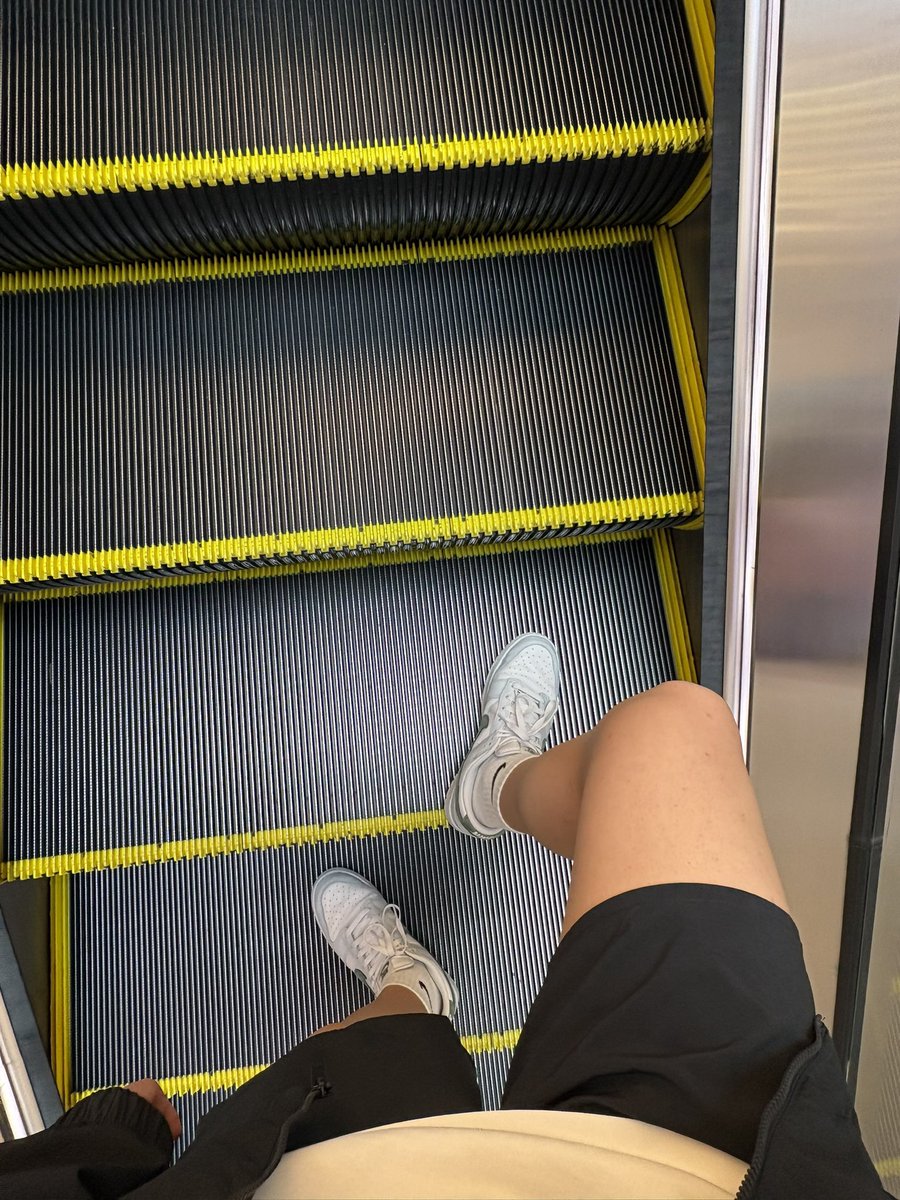 冷调日落 tweet media