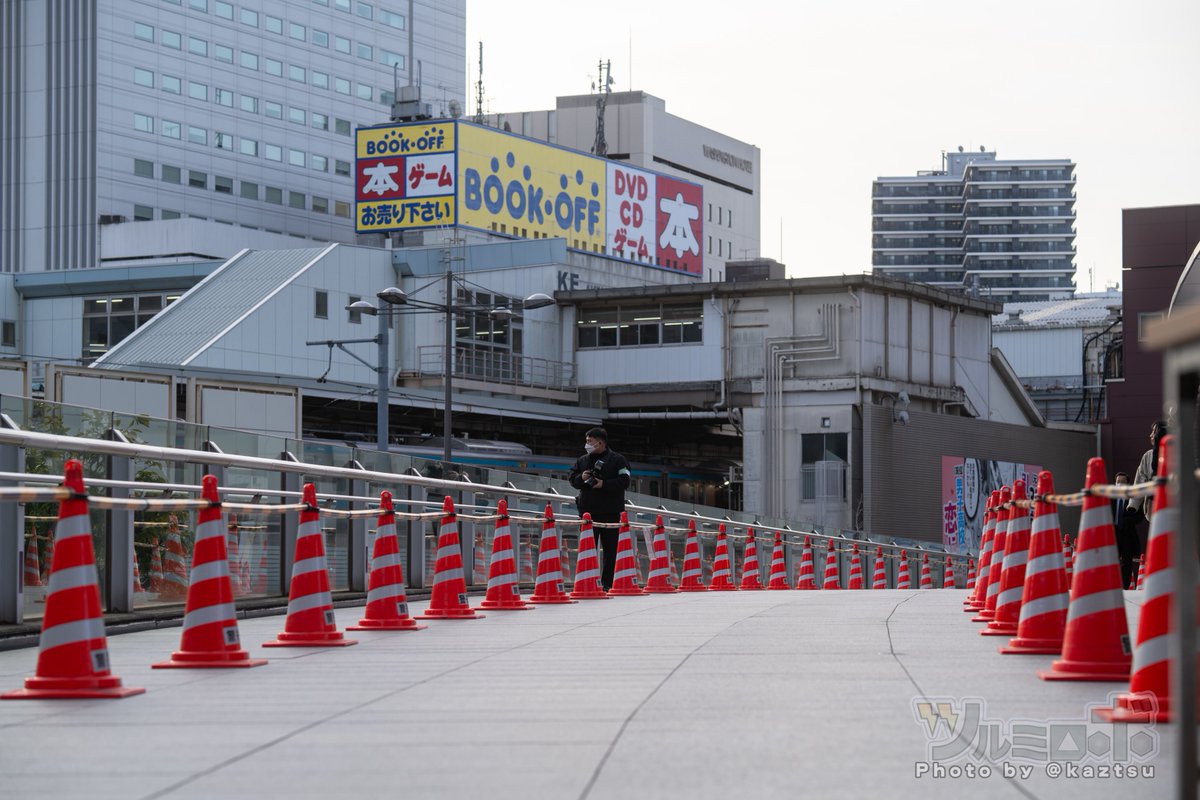 kaztsu's tweet photo. 本日27日に公示される衆院選の第一声として、高市早苗首相（自民党総裁）日本維新の会の吉村洋文代表と共に秋葉原で街頭演説。駅前・旧ガンダムカフェ前のようす https://t.co/XPjDgeWaLZ