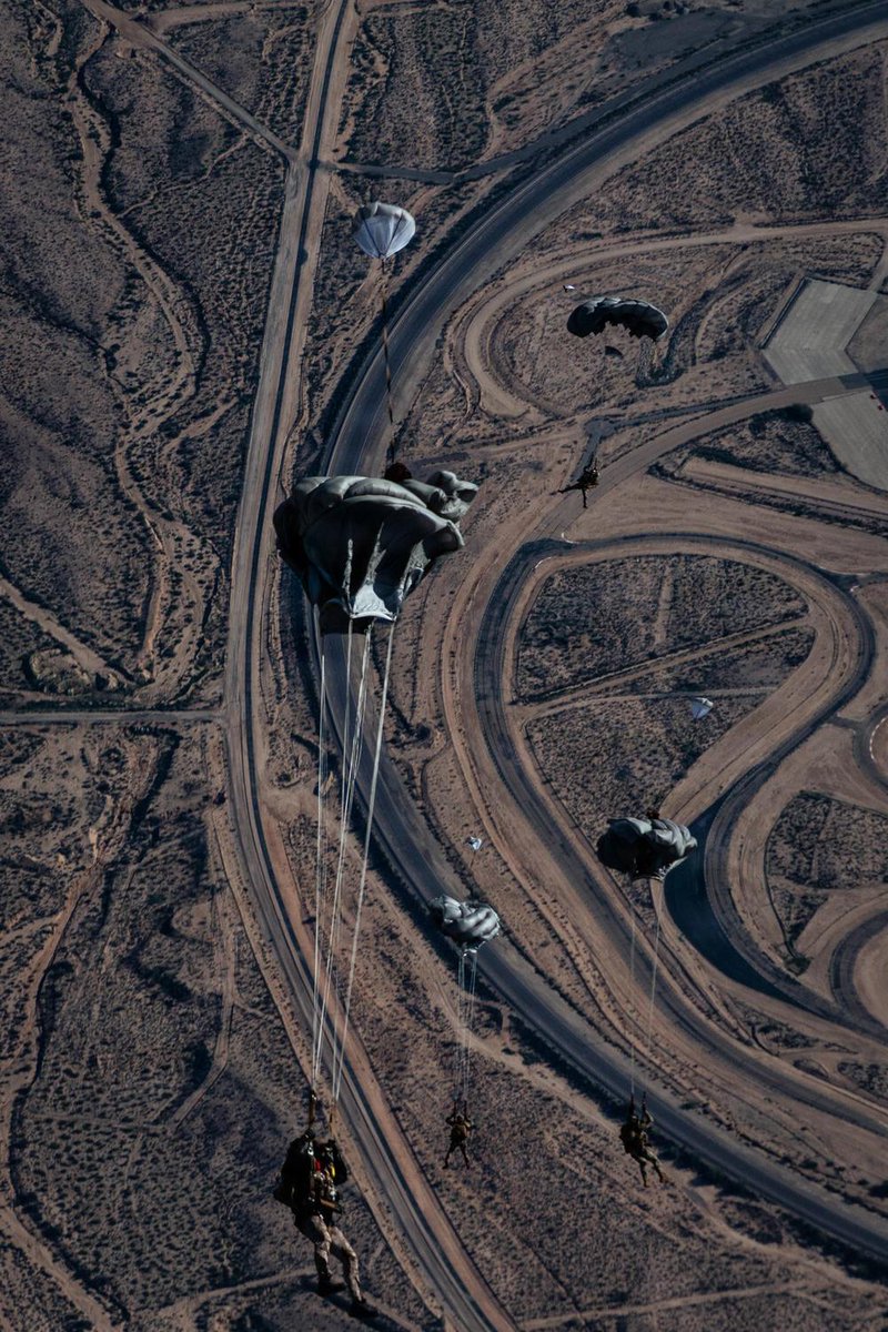 GoArmySOF's tweet image. Green Berets with the 10th Special Forces Group (Airborne) deploy their parachutes as part of a military freefall training in Lake Havasu, Arizona, Jan. 6, 2026.
GOARMYSOF.ARMY.MIL

GO BEYOND 📲 Text 𝗦𝗢𝗥𝗕 to 𝟰𝟲𝟮-𝟳𝟲𝟵