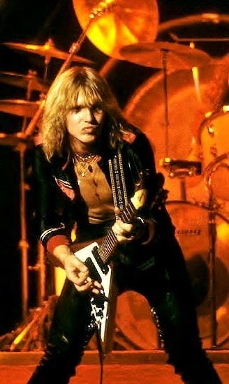 southern_cross1's tweet photo. なに? 全部UFO!?
それはヤヴァイ。
そういえばPhil Moggは元気かな…
#MichaelSchenkerGroup #マイケルシェンカー #UFO #StrangersintheNight https://t.co/x2eS4lXHYy