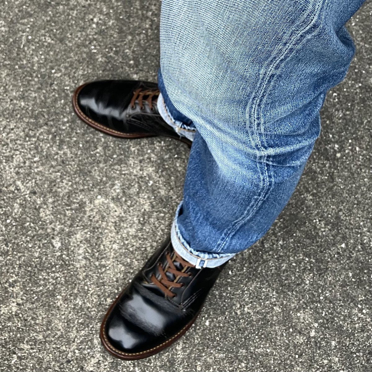 kabachan1022's tweet photo. フラットボックス9060を履いています。
本日のジーンズは #orSlow 107。レッドウィングを再び履き始めた時から履いていて流石にダメージが蓄積されているので履く頻度は他のジーンズに比べたら低め。IVYフィットと呼ばれていて、程よくテーパードがかかっているので足長効果抜群です。
#レッドウィング https://t.co/smzcUX21BH