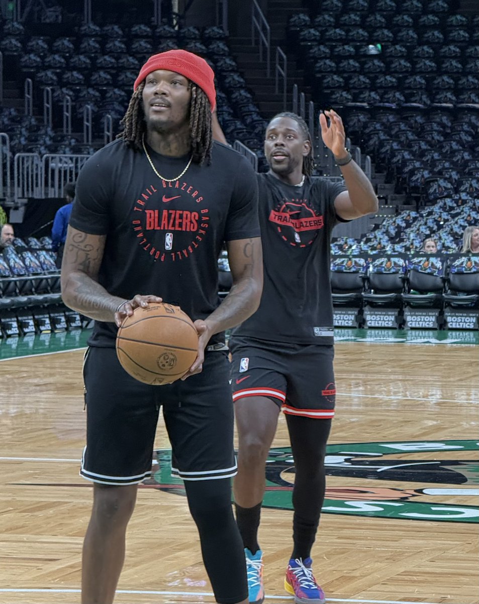 taylorcsnow's tweet photo. Rob Williams and Jrue Holiday warming up for their return to Boston https://t.co/047NSrsCZc
