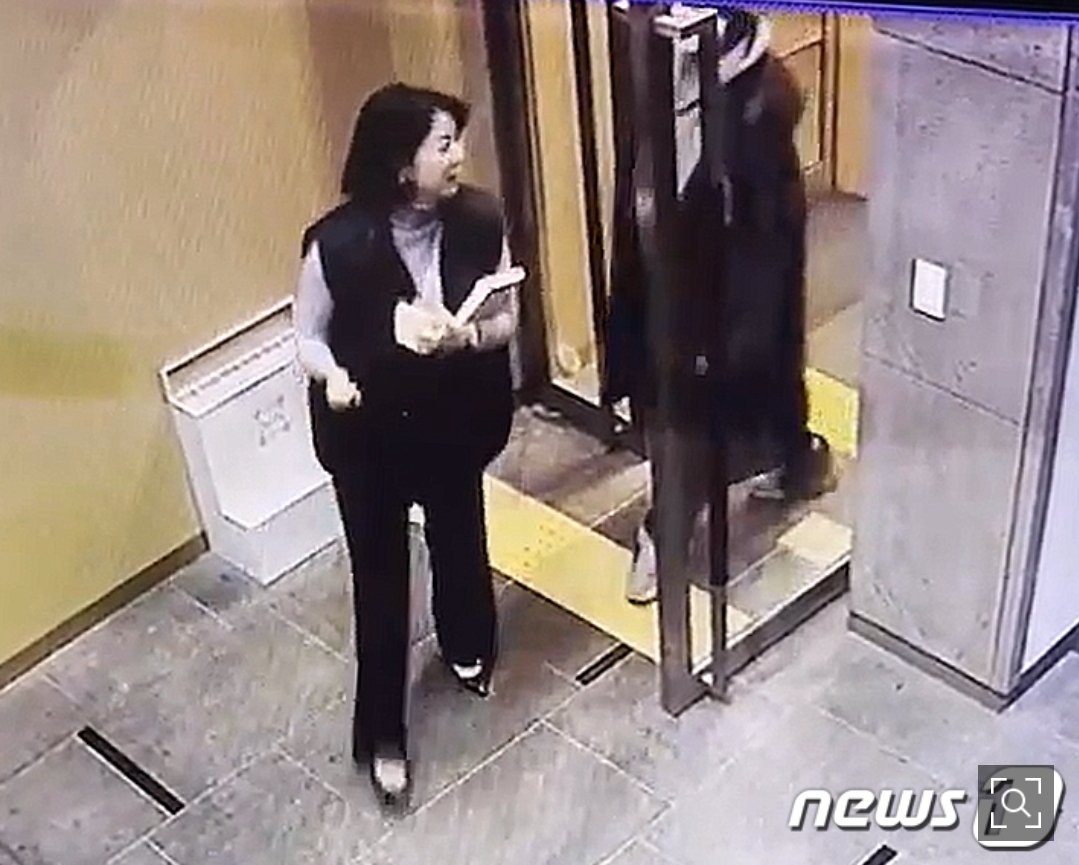 한동훈 다음 징계받아야 할 인간은 배현진 입니다.  제 말에 동의하신다면 이 글을 널리 전파해 주세요.