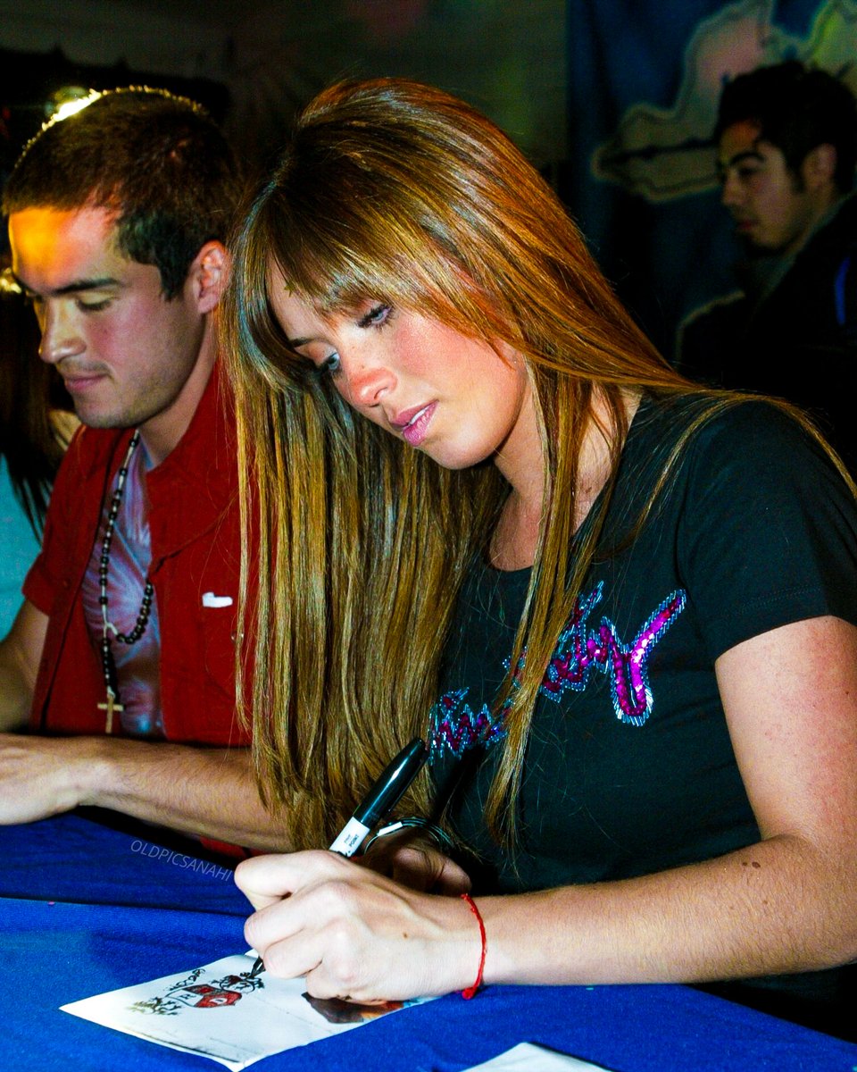 Old Pics Anahí 📸 tweet media