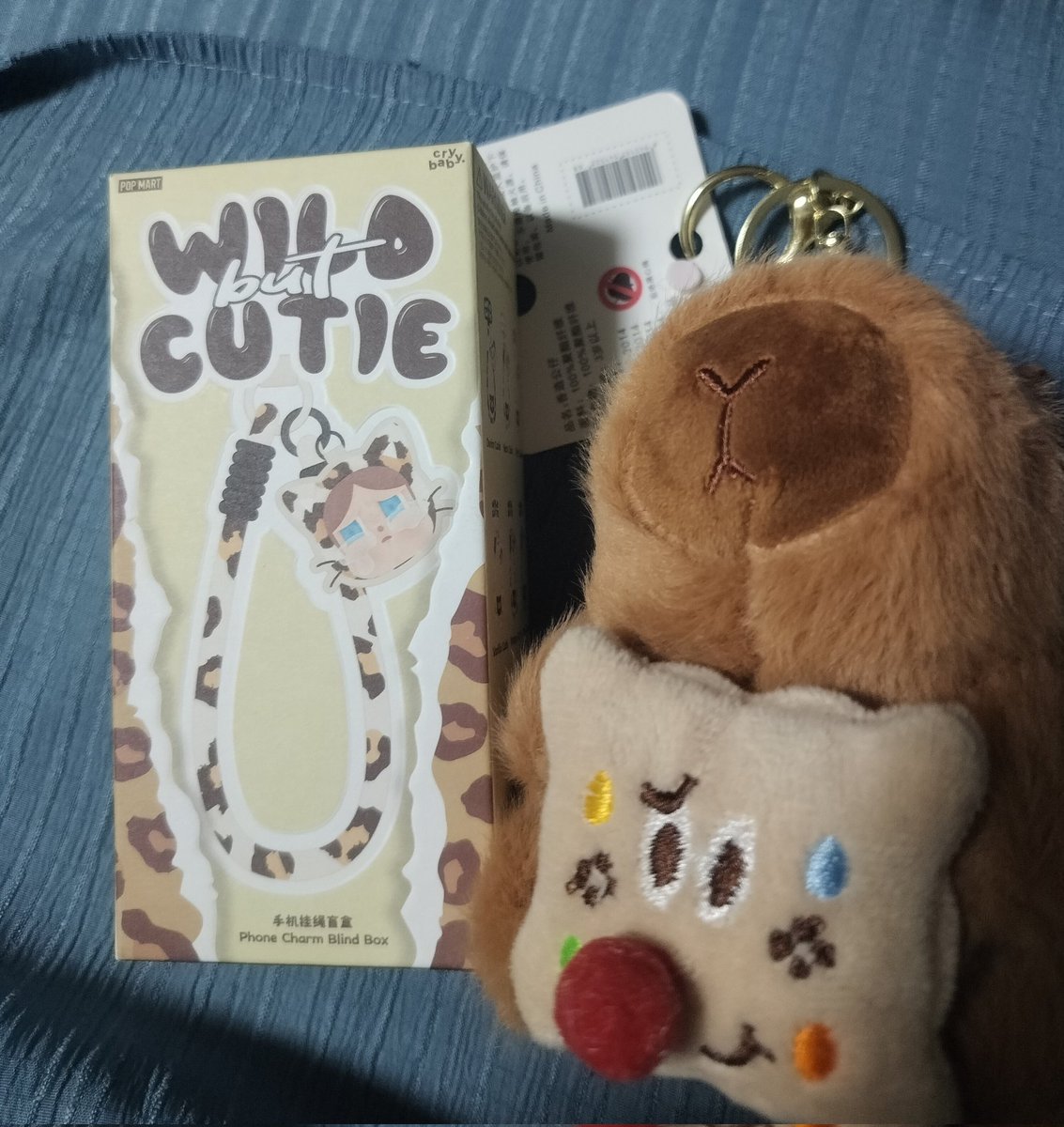 baseofkey's tweet image. my bro seems to know that his sister loves to hang something on her bag so he bought this as souvenir for me HSHSHSH 😭😭

(p/s: im not a pop mart lover at all but when someone give me this, i appreciate it a lot 😚)