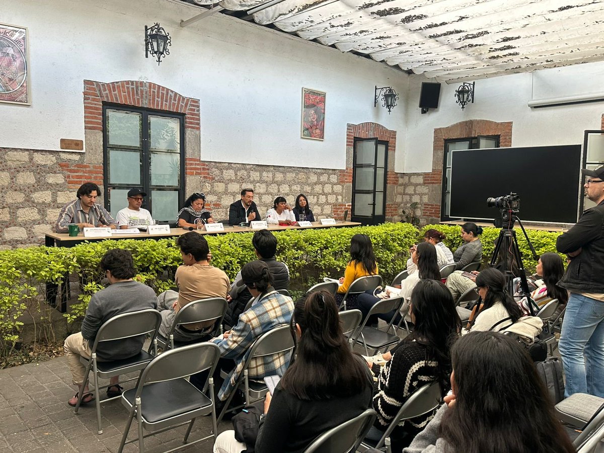Practica_Lab's tweet photo. "Gracias a su labor, se recicla mucho en México y se evita muchos productos valorizables lleguen a los vertederos finales" - @OscarMendozaC en el foro "Economía Circular: ¿inclusiva?" convocado por el Movimiento Nacional de Recicladores. https://t.co/1Wt3FL2FIh