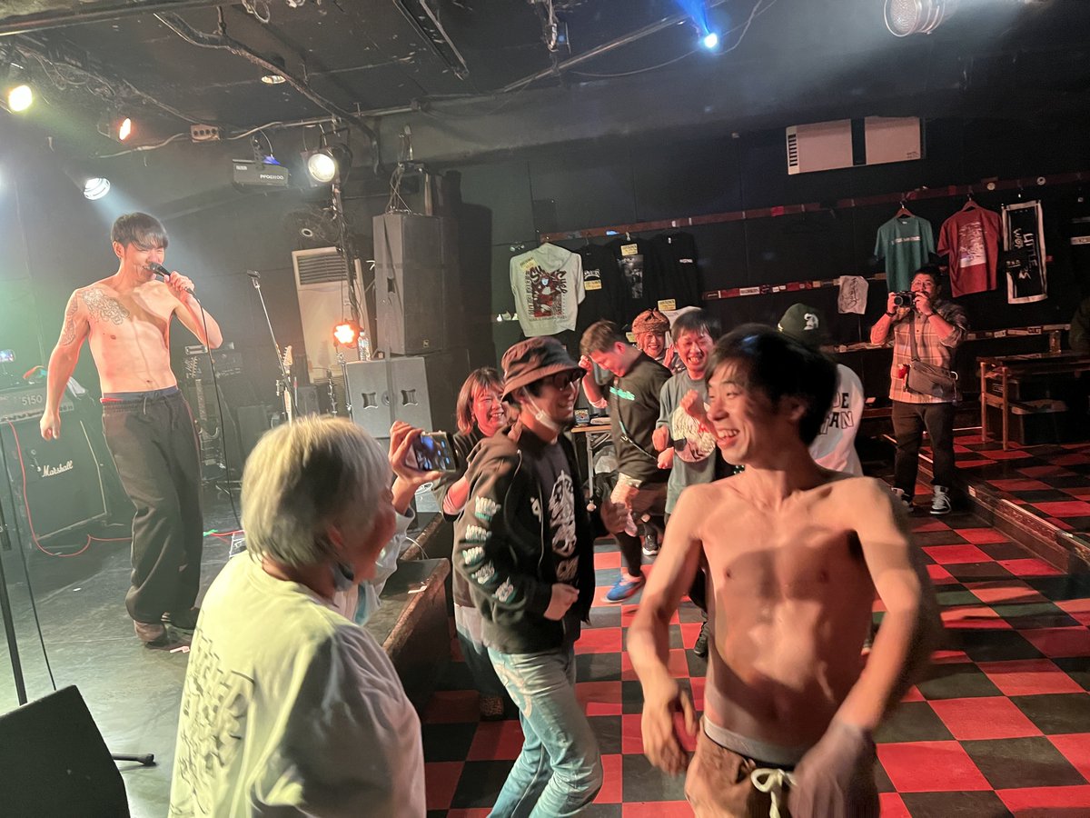 奥くん誕生日企画で再びマッチボックスへ

月曜日からテキーラガンガンいく環境を嫌いにはなれない😅

昨日と違うまた良い1日だった😊

じゅでぃが勝手に後飲み🍻約束して終電帰りだったけど今日は楽しく帰れた！

今日も行きたかった

DARUDEMATIAN
Relents
SWITCHER
LITTLE WONDERS
八王子Match Vox