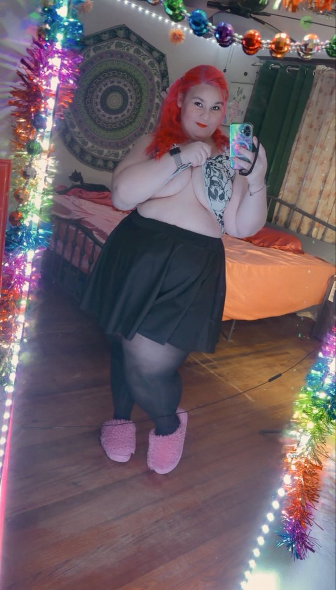 Thighsalot tweet media