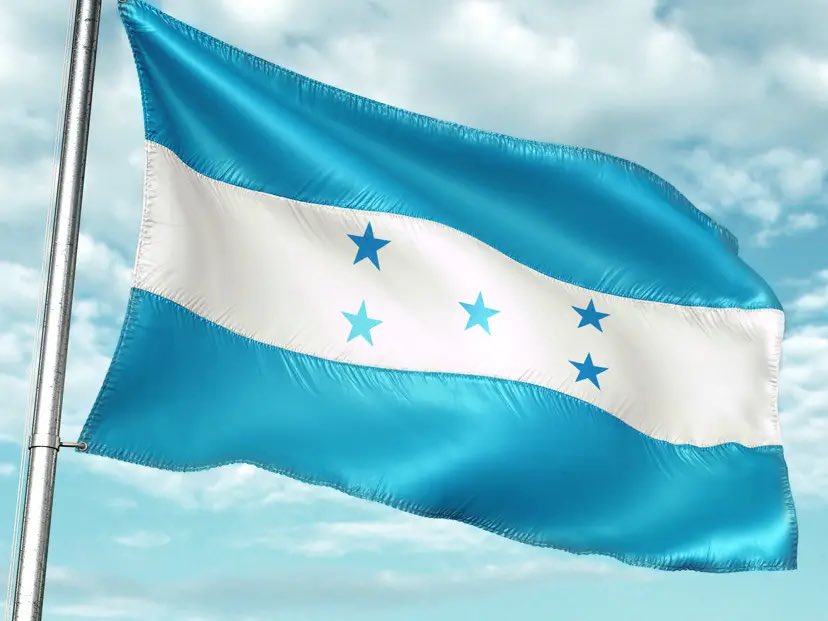 El color de la Bandera de Honduras no es opinable ni coyuntural.

Desde el Decreto Legislativo N.° 7 de 1866, inspirado en la bandera de la Federación Centroamericana, Honduras adoptó el azul claro que representa nuestros mares y cielos.

En 1949, el Estado hondureño fue aún más