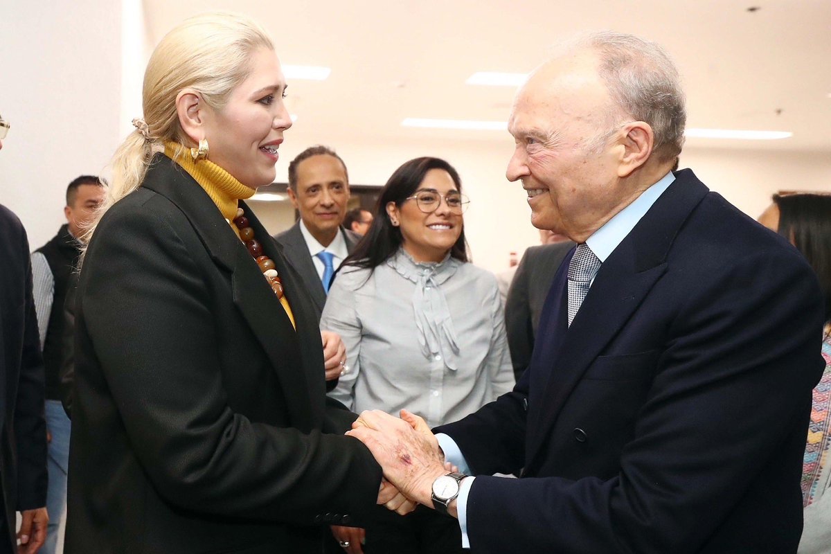 veronicacamino's tweet image. ¡Concluyen los trabajos de la #ComisiónPermanente! 🇲🇽

En la última sesión de la Permanente aprobamos el dictamen de la Primera Comisión de Asuntos Políticos e Internacionales, mediante el cual se ratifica el nombramiento del C. #AlejandroGertzManero como #Embajador de #México 🇲🇽