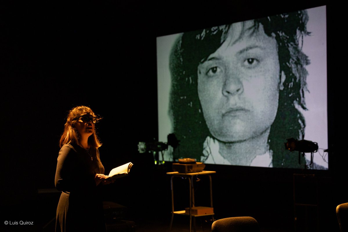 Se dice que la verdad nos hará libres, pero cómo la encuentras… Ven a “Vuelos nocturnos sobre un mar sin fondo. Cap. I y II”, y conoce un poco de la intensa búsqueda de la activista Alicia de los Ríos de su madre, la militante Alicia de los Ríos Merino, en esta pieza documental.