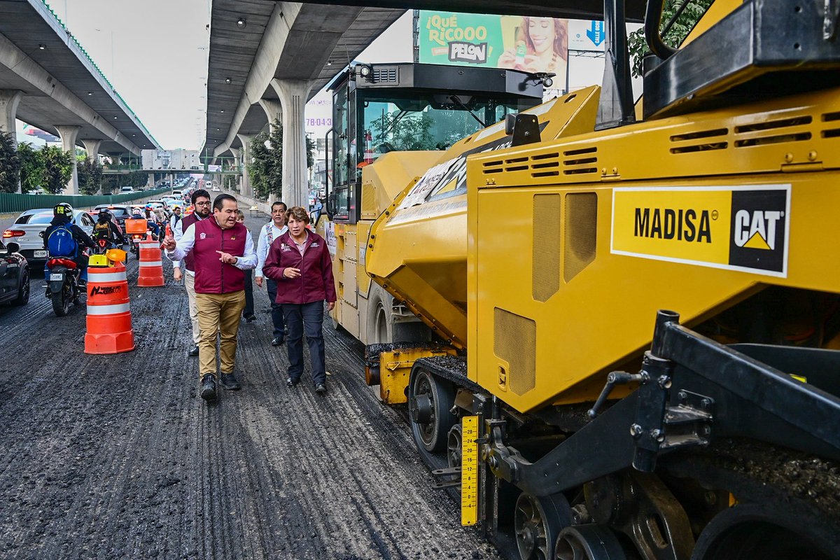En #Naucalpan supervisamos los trabajos de la reconstrucción integral del Periférico Norte, como parte del 2026, “El Año de las Obras en el #EdoMéx”.
Más de 15 millones de usuarios se verán beneficiados con esta reconstrucción, en la que se avanza, en promedio, 4 kilómetros por