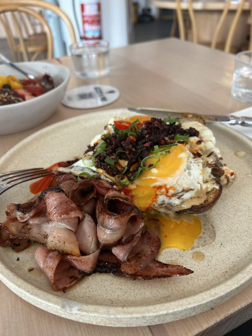 Ruby9ws's tweet image. Does anyone know what this is? 😜