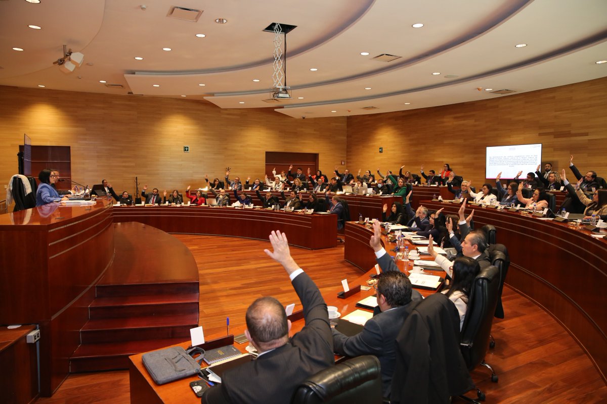 PJEdomex's tweet photo. #Comunicado📄
Nueva titular del Centro de Mediación e integrantes de Sala Constitucional y de Asuntos Indígenas

● Magistradas y magistrados asumen nuevos retos en defensa de derechos y diversidad.

Con una agenda orientada a la transformación institucional y al fortalecimiento de la justicia, el Pleno del Tribunal Superior de Justicia del Estado de México celebró su Sesión Ordinaria encabezada por el Magistrado Presidente Héctor Macedo García, cuyos trabajos se centraron en la modernización del quehacer jurisdiccional y en la toma de decisiones estratégicas para la entidad.

Conoce más información ⬇️⬇️
https://t.co/ZNYBorMFyG