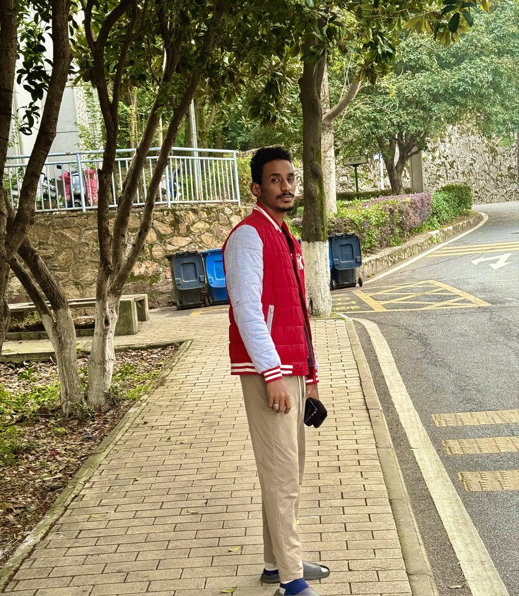 Mokhtar_MH0's tweet image. We smile despite the pressures ☺️🔥
#China 
#wuhanuniversity