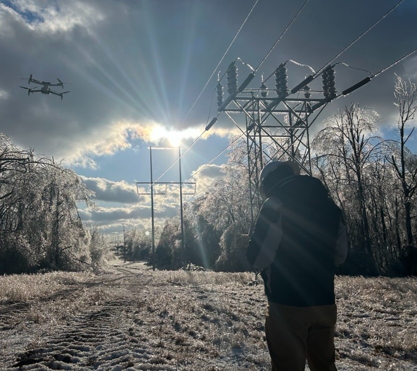 TVAnews's tweet image. TVA has restored transmission lines serving local power companies in Middle and West Tennessee. Work to restore local power systems is ongoing, and we are assisting where we can. TVA crews have made progress on restoring high voltage lines that deliver electricity to local power…