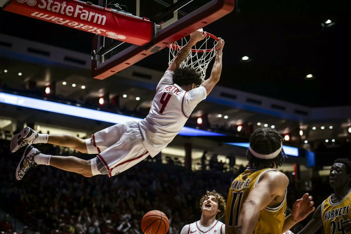 GeoffGrammer's tweet image. I'm not saying Uriah Tenette would win 6th Man of the Year over guys like BJ Davis or Makaih Williams right now, but I'm telling you I think Uriah Tenette, as a 5-10 freshman, is already filling as important or valuable a role as a 6th man as anyone in the Mountain West.