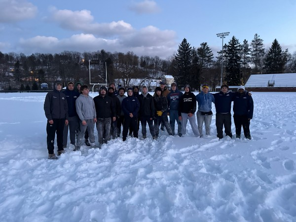 JuniataFootball's tweet image. Big snowstorm calls for a little snow game 🏈❄️
#Brotherhood #TeamBonding #1Team1Fight