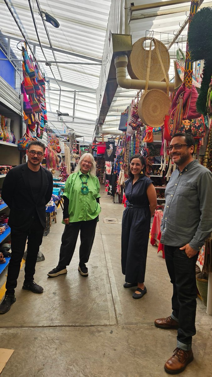 Hoy desde el mercado de La Ciudadela vamos a platicar en #ArquitecturaYCiudad con las arquitectas <a href="/zaidamuxim/">Zaida Muxí Martínez</a> y <a href="/AIRR2207/">Ana</a>, y el cronista <a href="/jorgepedro/">Jorge Pedro Uribe Llamas</a>, sobre los mercados, su historia y su importancia.

¡No se lo pierdan a las 18:30 por <a href="/CanalOnceTV/">Canal Once</a>! 👇 youtu.be/3V7bEYmC0aM?si…