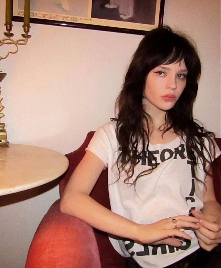 acervo sophie thatcher tweet media