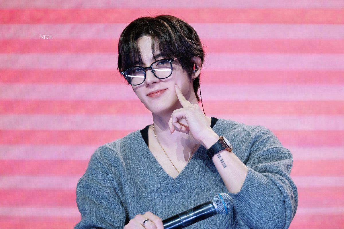 260124

🐶👈

#더보이즈 #THEBOYZ  
#에릭 #손영재 #ERIC