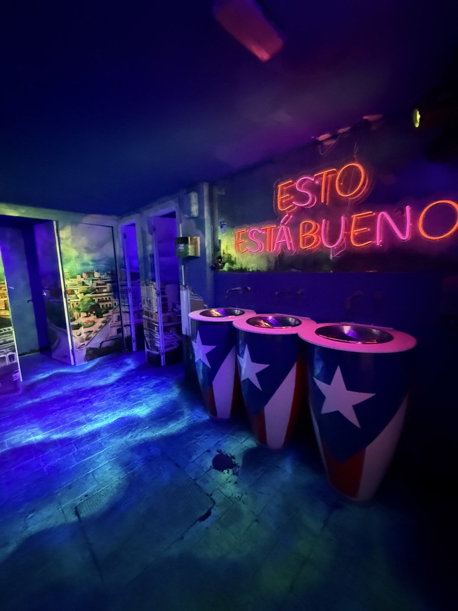 DaphneBarbeito's tweet photo. Desde #calle365 en #Madrid el nuevo lugar donde se ha conceptualizado todo alrededor del tema de #PuertoRico
#IslaDelEncanto #emprender https://t.co/bv68mJn3dX