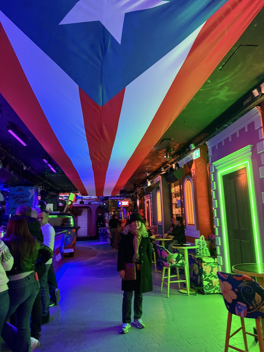 DaphneBarbeito's tweet photo. Desde #calle365 en #Madrid el nuevo lugar donde se ha conceptualizado todo alrededor del tema de #PuertoRico
#IslaDelEncanto #emprender https://t.co/bv68mJn3dX