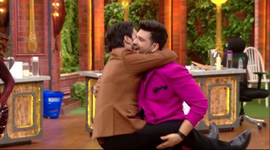 😂 I think we've gotta frame this picture 😂 I don't think we'll see this level crazy side of #VivianDsena very easily with anyone else 😅 we love it <a href="/VivianDsena01/">Vivian Dsena</a> 🤗💖💯 

<a href="/kkundrra/">Karan Kundrra</a>
#KaranKundrra #FriendsLikeThese 🫶💯
#LaughterChefs3