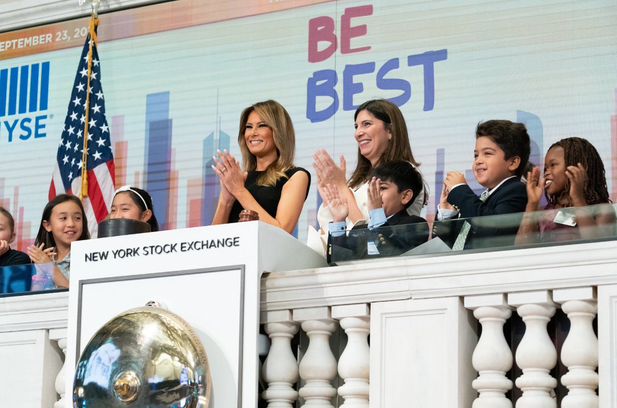 SwissTradingPro's tweet image. La Première dame Melania Trump sonnera la cloche d'ouverture de la @NYSE le mercredi 28 janvier 2026

🔔🇺🇸 UBMI 13 s’inscrit dans la même logique que #BeBest en faisant de la sécurité en ligne une priorité absolue #UBMI 🇨🇭