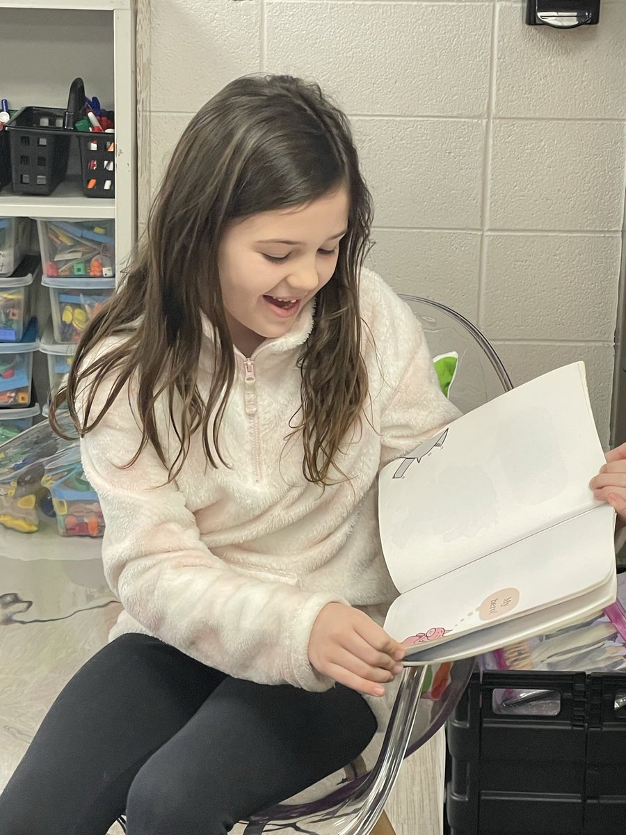marnellandrea29's tweet image. We were so lucky to have a 2nd grader guest reader today! She did a great job! @VV_Voyagers #fabulousfirsties #guestreader