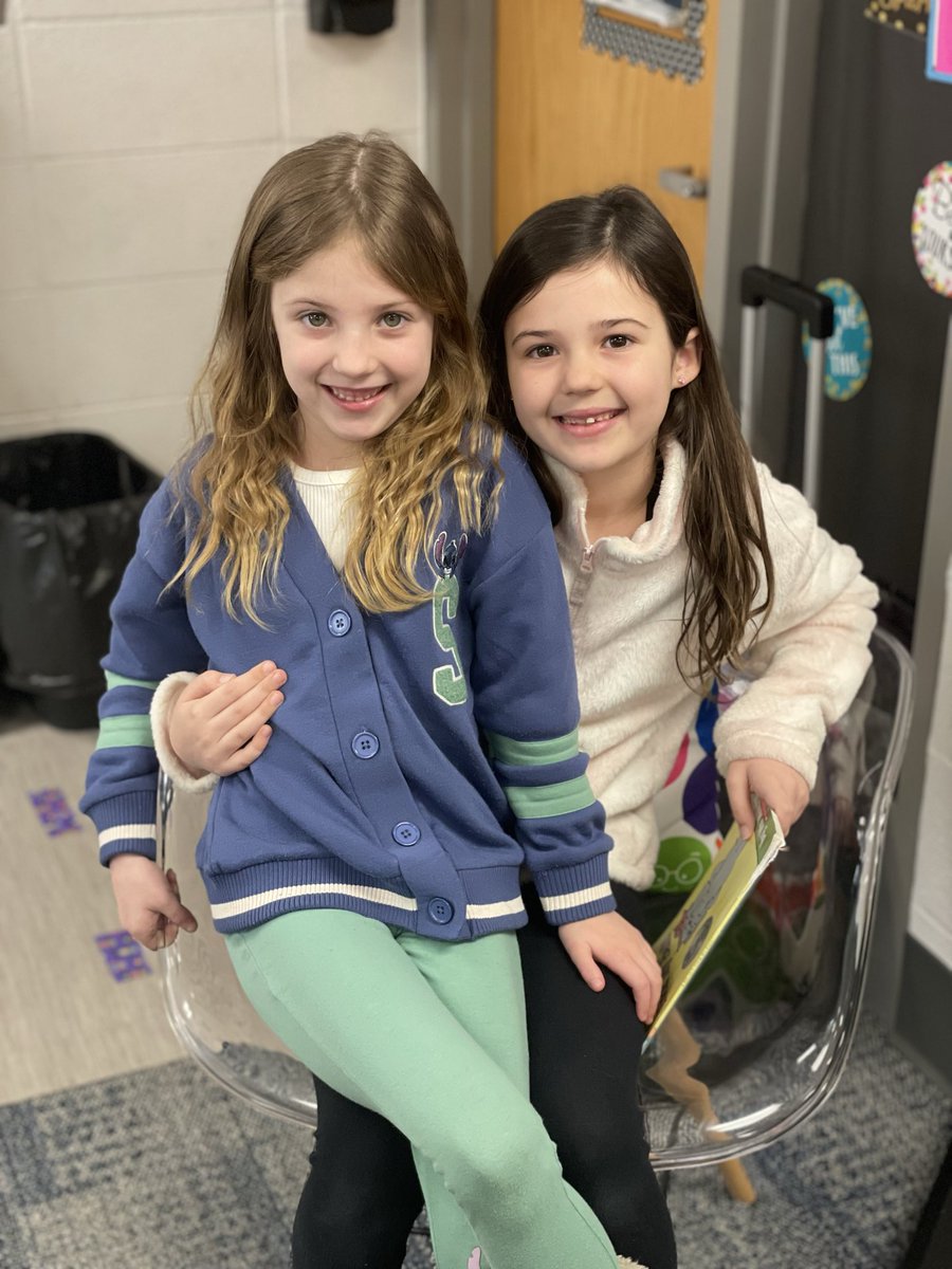 marnellandrea29's tweet image. We were so lucky to have a 2nd grader guest reader today! She did a great job! @VV_Voyagers #fabulousfirsties #guestreader