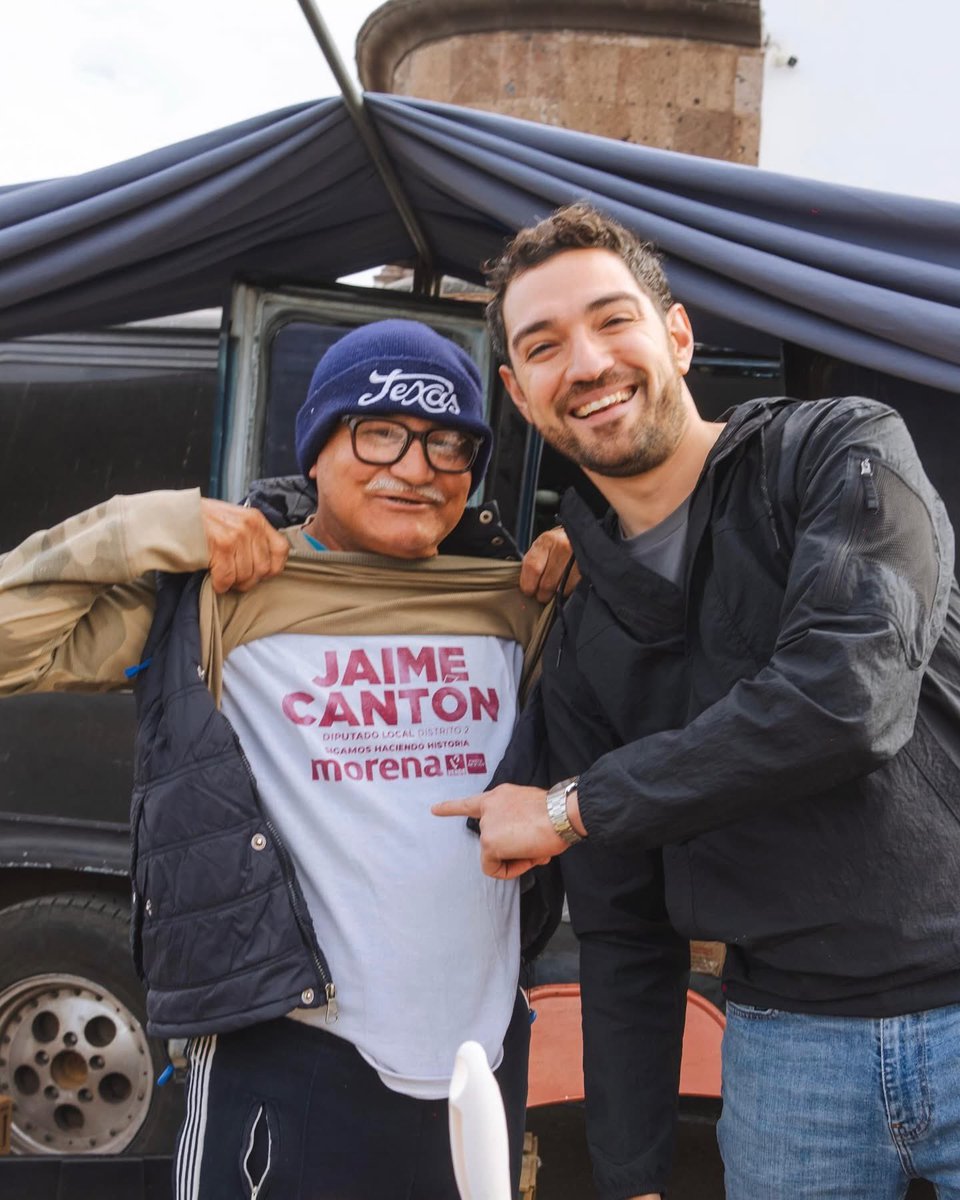 Casualidad, suerte o destino que me topé hoy a mi compa Vic en el sobreruedas de la Flores Magón portando una camiseta que le di hace casi 2 años… que bonito se siente, feliz lunes!!
