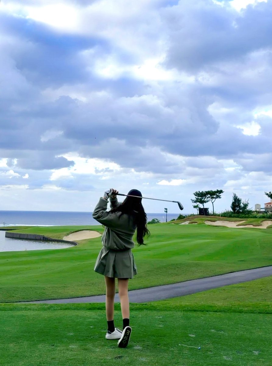 Terminstg's tweet image. Haha, thinking about the golf time this afternoon makes me laugh