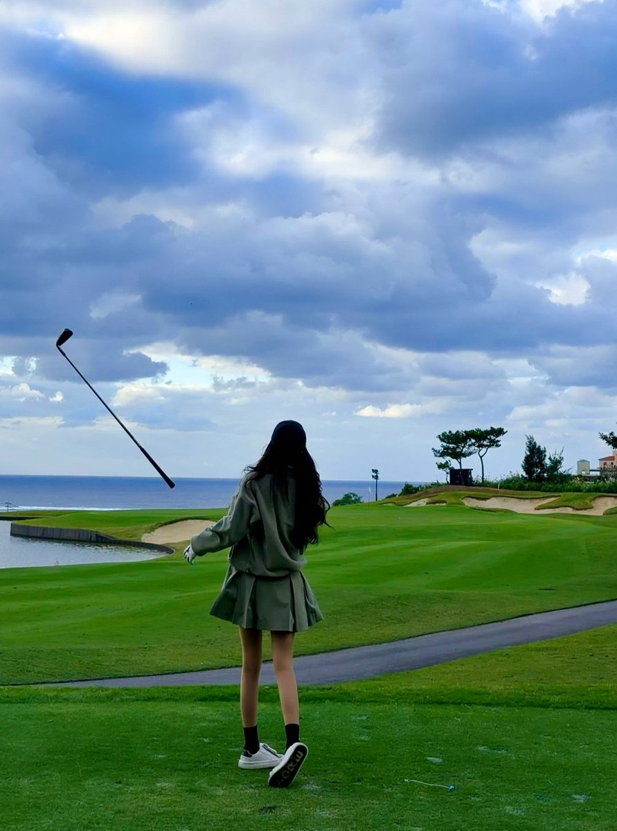 Terminstg's tweet image. Haha, thinking about the golf time this afternoon makes me laugh