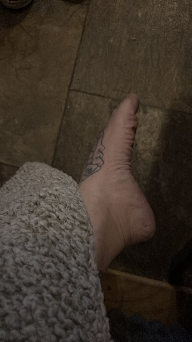 DemeterDelune's tweet photo. I have really nice arches. $demeterdelune https://t.co/VkziTafKm3