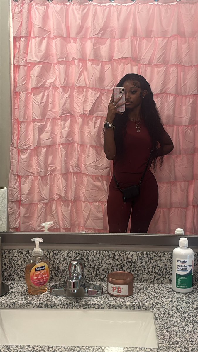 admirememe's tweet image. Pretty face &amp;amp; petite 😚🤏🏾